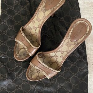 Vintage Gucci heals, classic design..circa early 2000’s